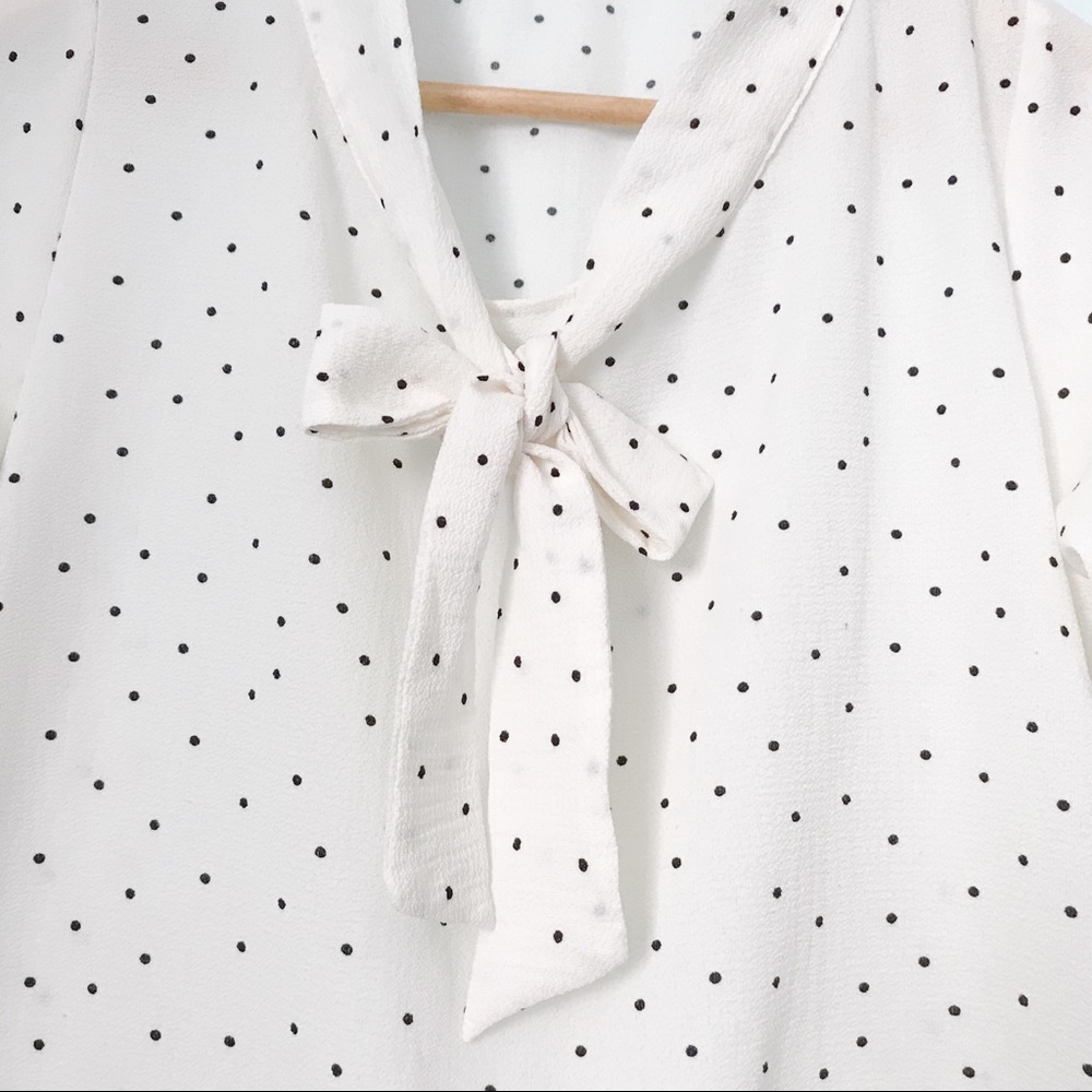 White polka dotted short sleeve blouse - Picture 5 of 6